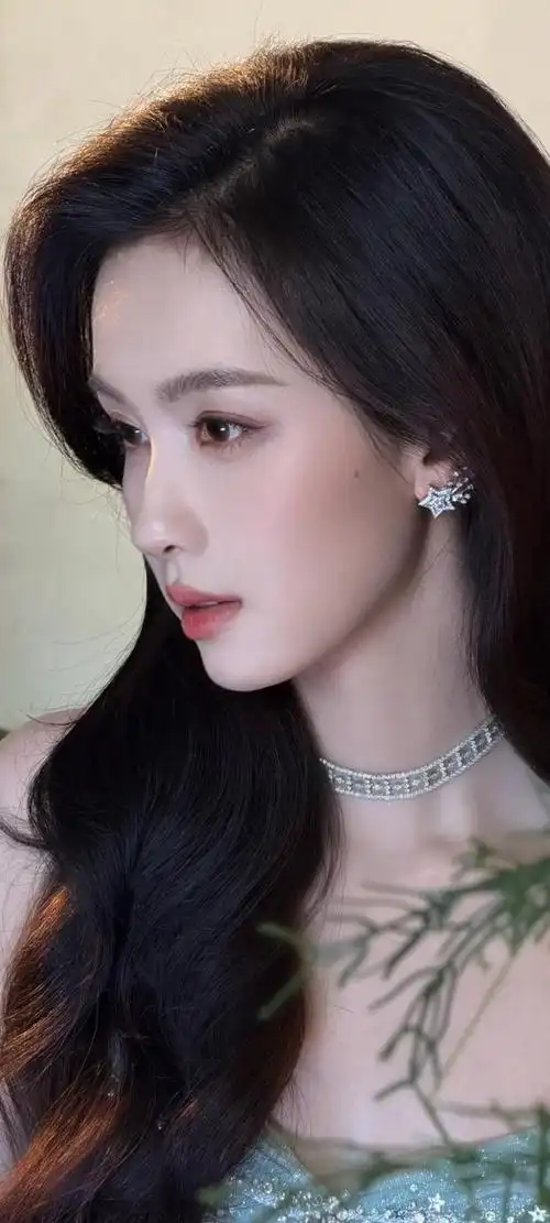 蜜桃源水蜜桃鲜果挂在枝头
